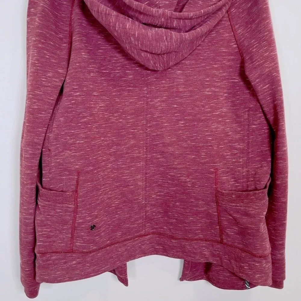 LULULEMON | FIND YOUR CENTRE WRAP IN RUST BERRY - Picture 14 of 16
